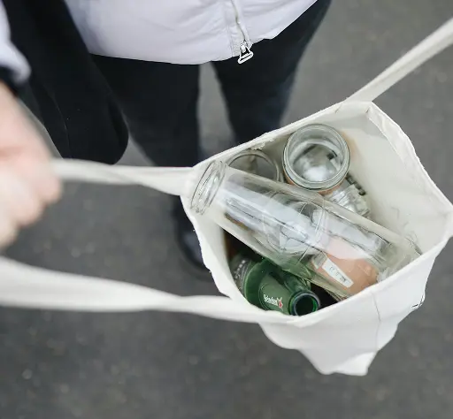 Responsible Waste Management. Classification, recycling and reuse of waste in construction and operation